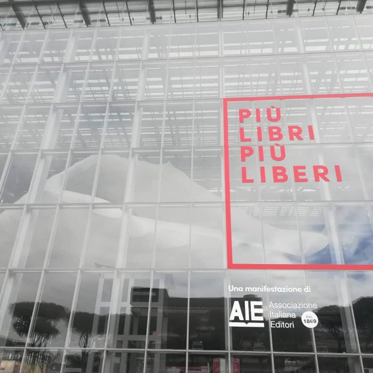 Scopri di più sull'articolo Scatti sparsi dalla fiera Più Libri Più Liberi 2021